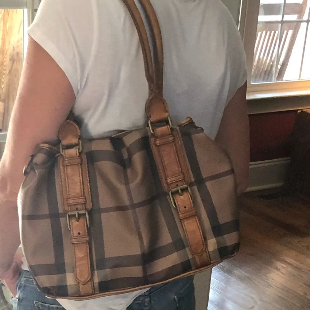 Burberry BEAUTIFUL Northfield Smoked Check Tote! Classic Burberry! Great Size! - Picture 2 of 15